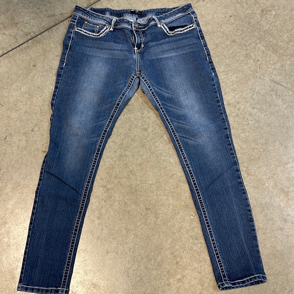 Women’s Maurice’s brand jeans size XL